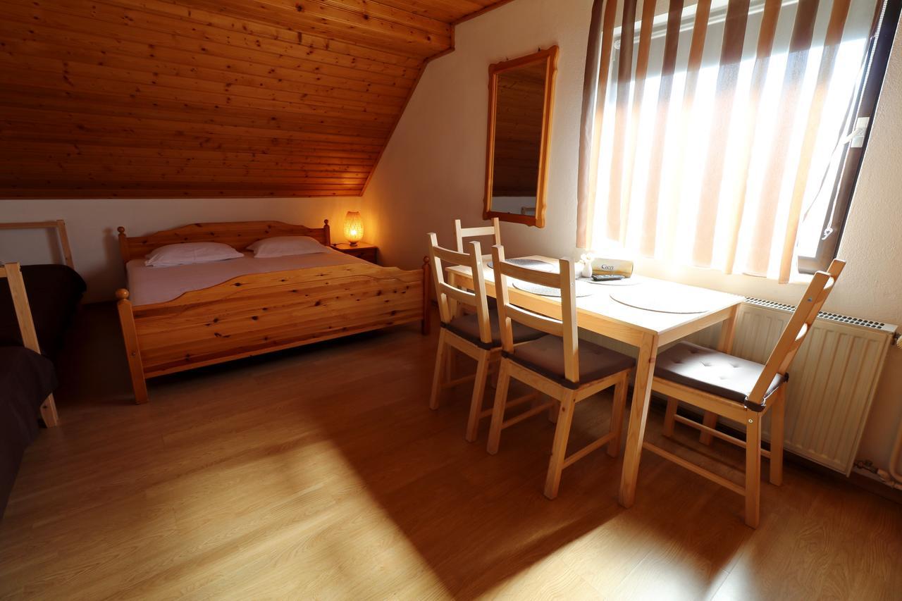 Casa 193 Motorcycle Friends Bed & Breakfast Sibiu Ngoại thất bức ảnh