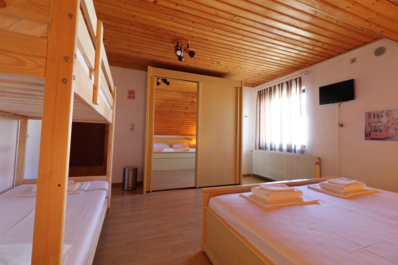 Casa 193 Motorcycle Friends Bed & Breakfast Sibiu Ngoại thất bức ảnh