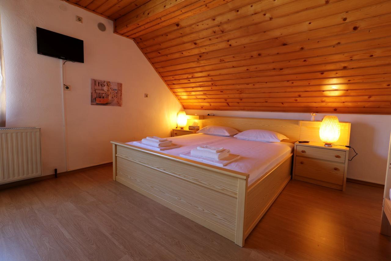 Casa 193 Motorcycle Friends Bed & Breakfast Sibiu Ngoại thất bức ảnh