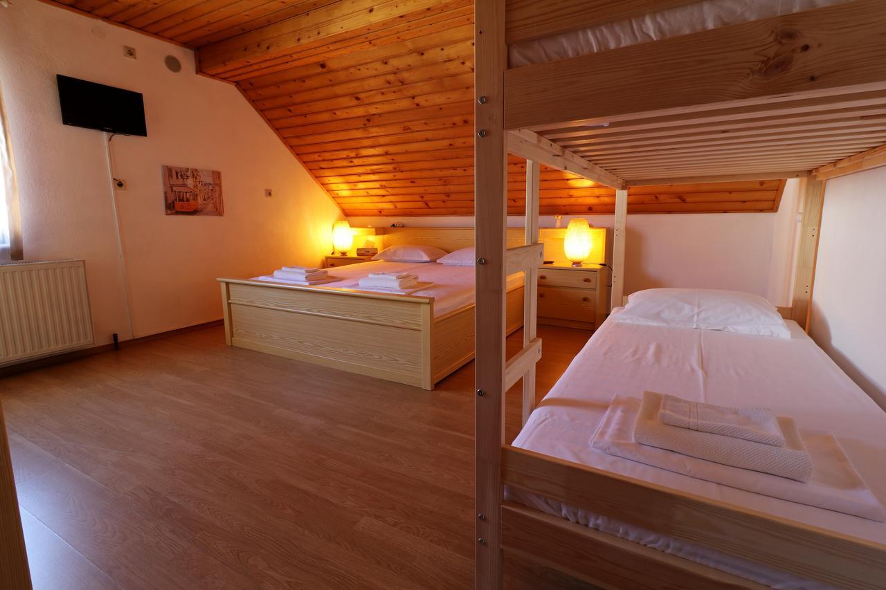 Casa 193 Motorcycle Friends Bed & Breakfast Sibiu Ngoại thất bức ảnh