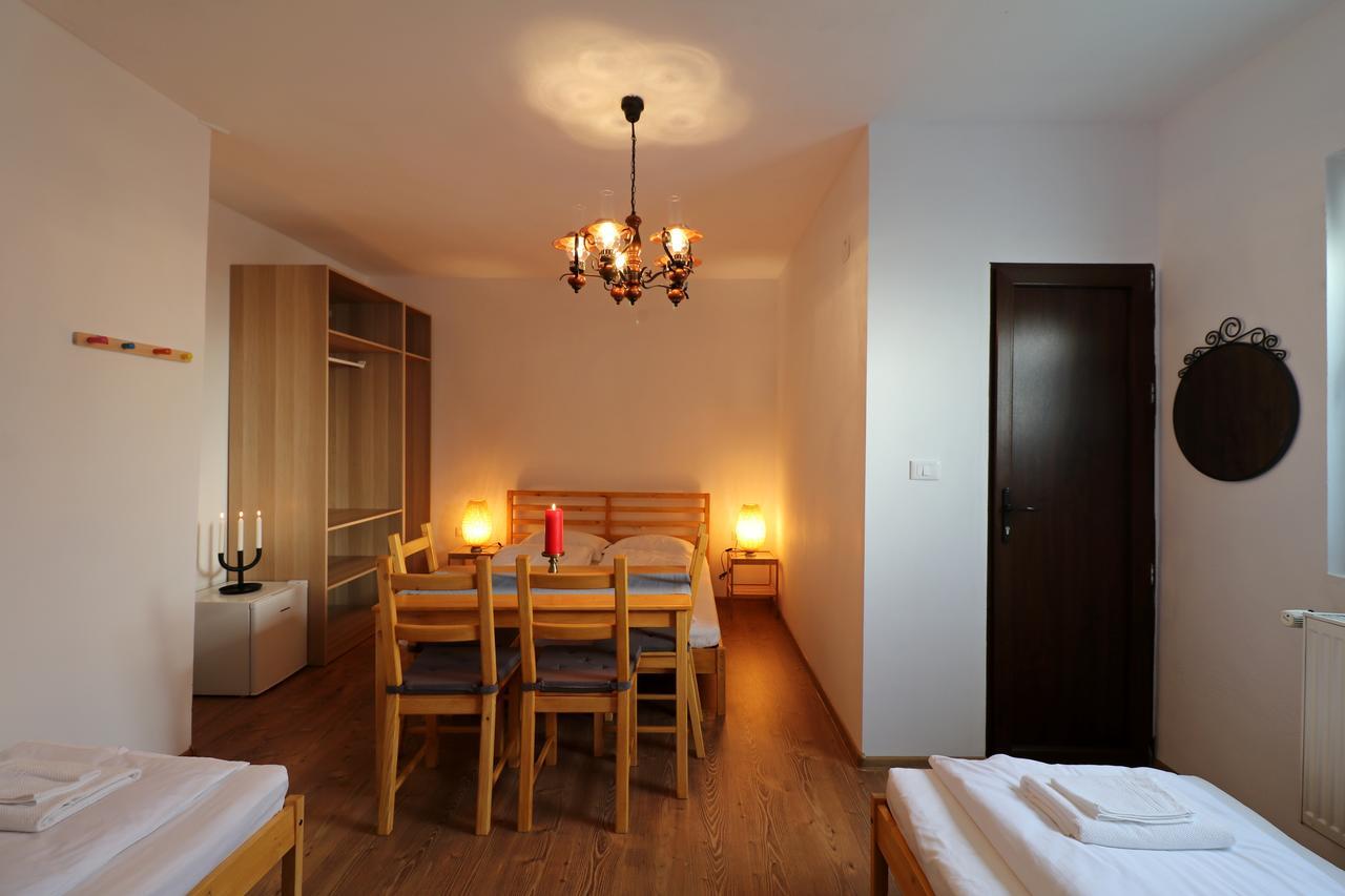Casa 193 Motorcycle Friends Bed & Breakfast Sibiu Ngoại thất bức ảnh