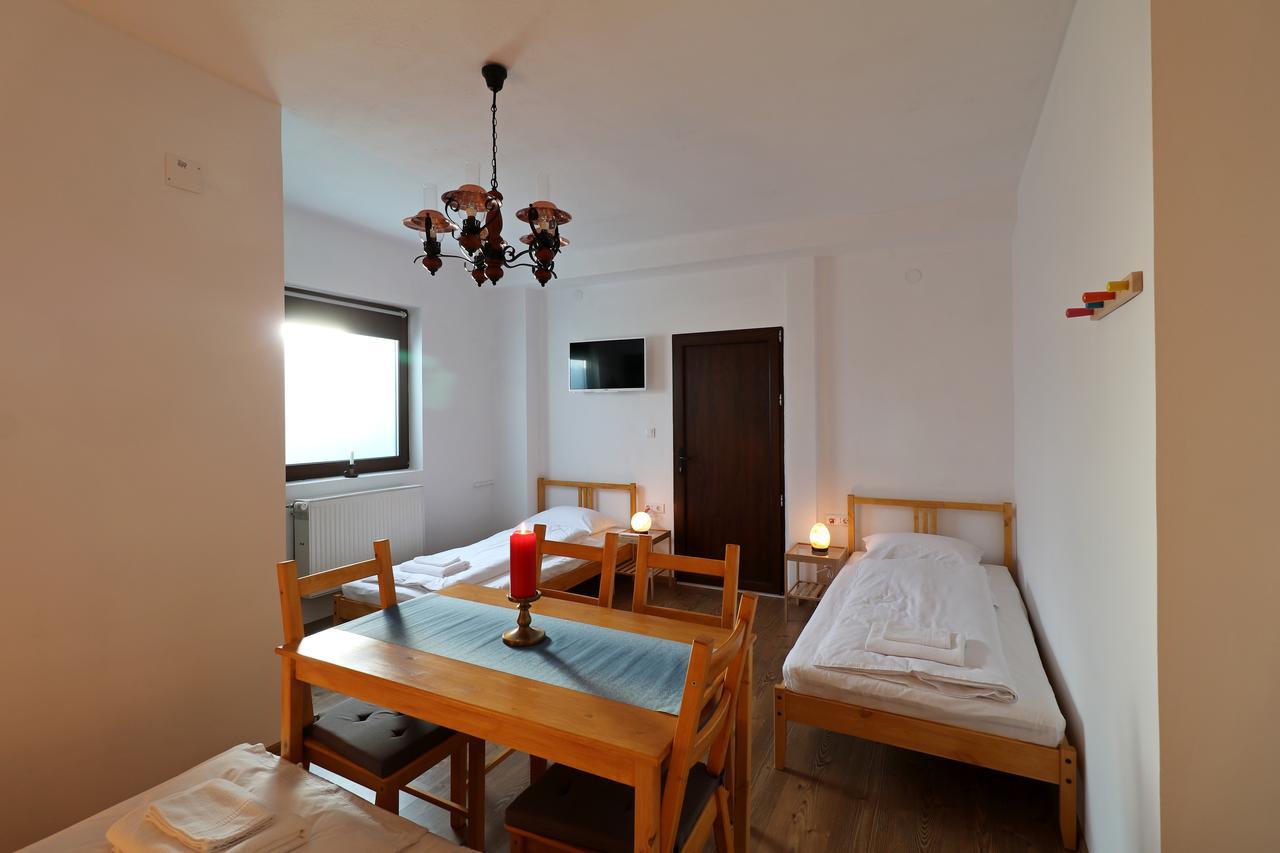 Casa 193 Motorcycle Friends Bed & Breakfast Sibiu Ngoại thất bức ảnh