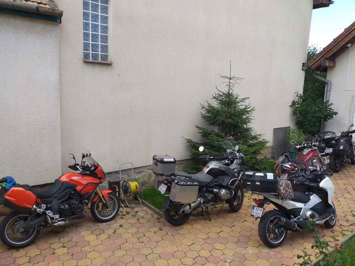 Casa 193 Motorcycle Friends Bed & Breakfast Sibiu Ngoại thất bức ảnh